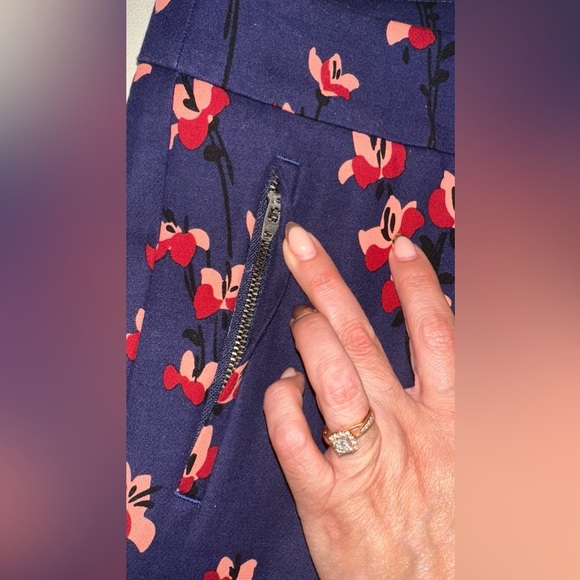 Ann Taylor Loft Floral Pattern Straight Cut Ankle Pants - Size 6 - Picture 7 of 7